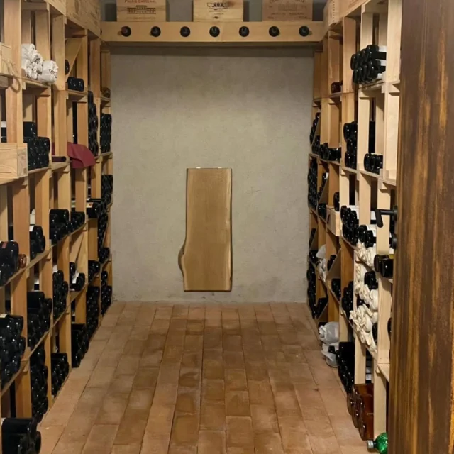 Wein und Lehm😍
Die Lehmwand im Weinkeller schafft das perfekte Klima für Genussmomente.🙌🏼🍷
.
.
.
.
#weinkeller #wein #lehmwand #ökologisch #malermeister #bistdugelehmt